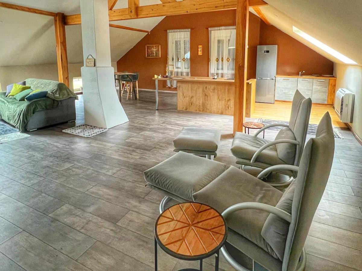 Loft Spacieux En Pleine Foret Bining Екстериор снимка